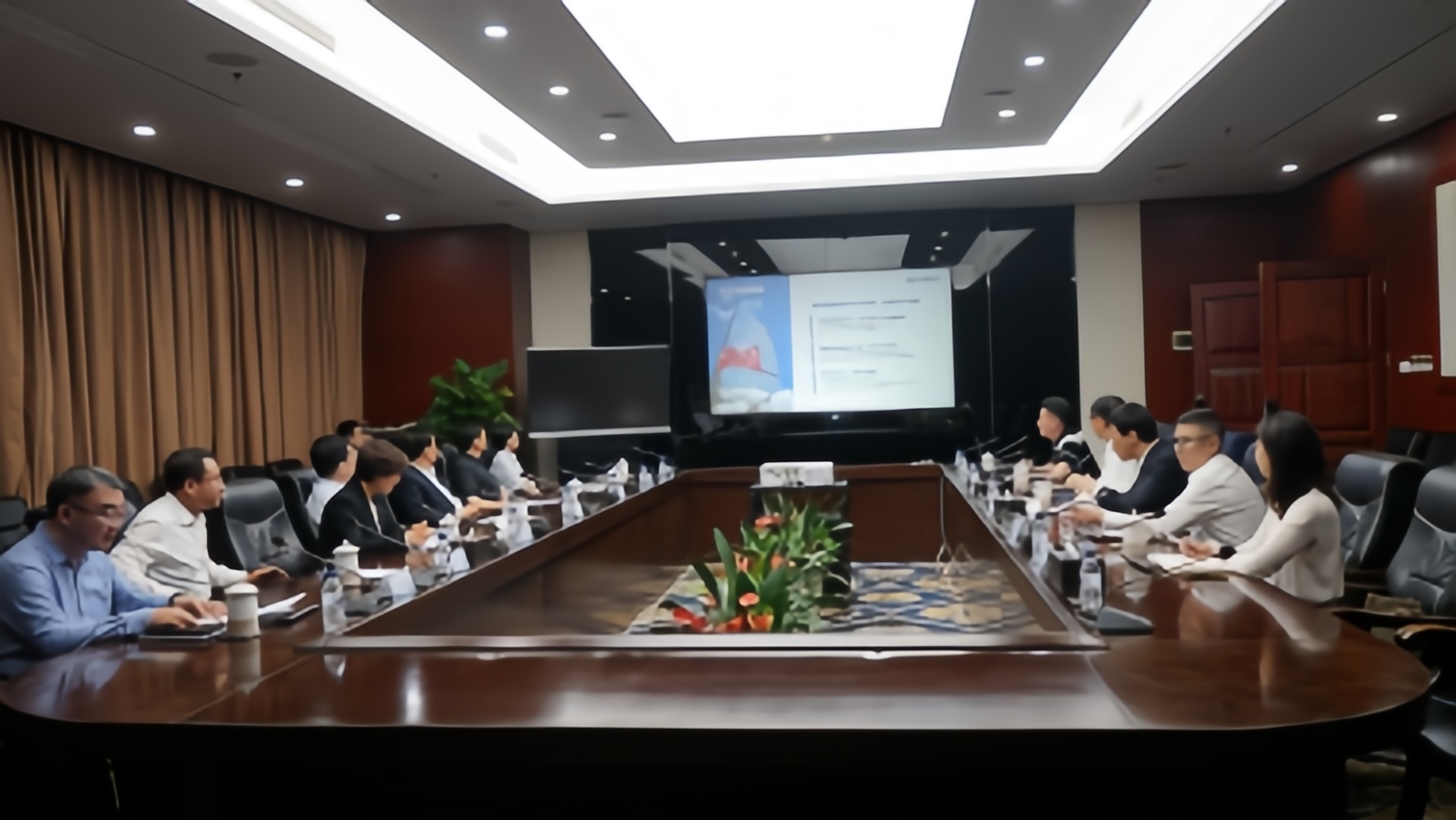 山东省副省长陈平到访尊龙凯时集团调研指导